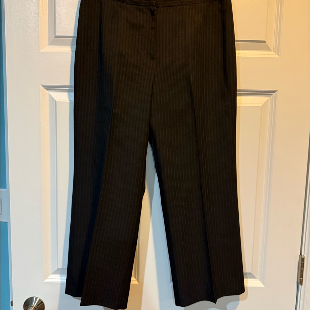 Classic Evan-Picone Woman’s Pinstripe Suit Size 12 - Picture 3 of 10